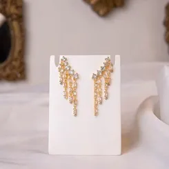 Brinco Earcuff com Cinco Ponto de Luz com Franjas Cristais