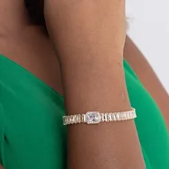 Pulseira Corrente Riviera Retangular com Pingente de Pedra Cristal  ou Esmeralda