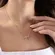 Colar Pingente Escrita Mãe Cravejada com Zircônias com Pingente de Dois Filhos