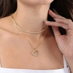 Colar  Pingente Coração Vazado com Zircônias de Um Lado