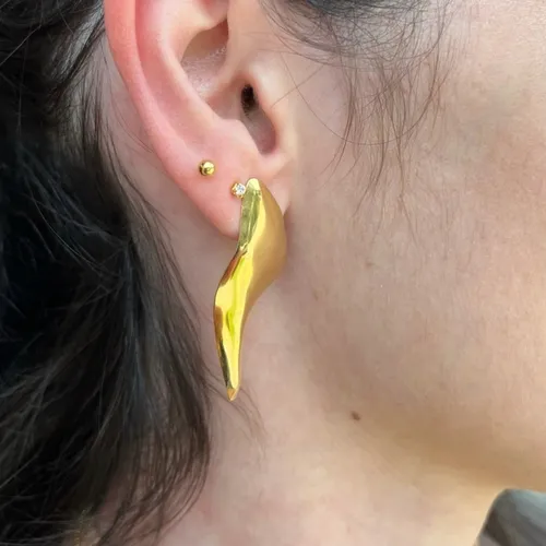 Brinco Orgânico Liso: Elegância Natural em Cada Detalhe