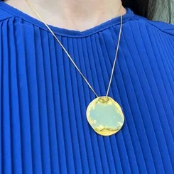 Colar Orgânico Círculo Ondulado: Descubra a Elegância Natural