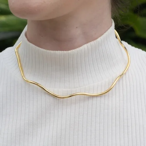 Colar Gargantilha Ondulada Elegância Sutil