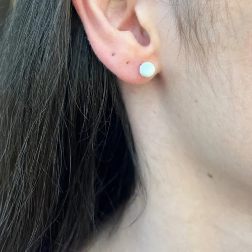 Brincos de Pérola 6mm em Prata 925: Elegância Clássica
