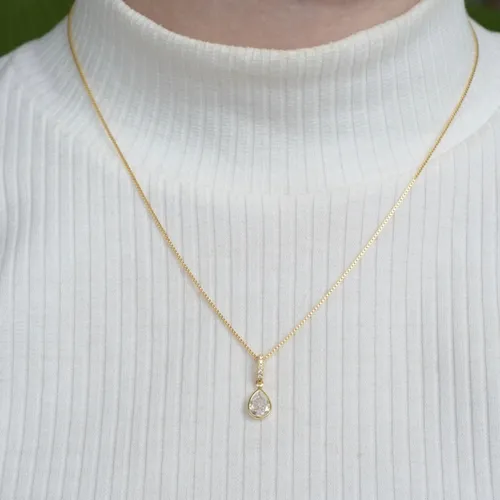 Colar Pingente Gota de Zircônia Elo Cravejado: Elegância Deslumbrante em Cada Detalhe
