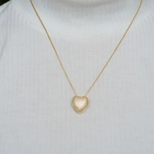 Colar Pingente Coração Cravejado: Elegância em Alto Relevo