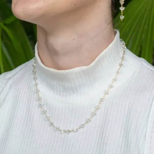 Colar Choker com Cristais Assimétricos Banhado a Ouro 18k
