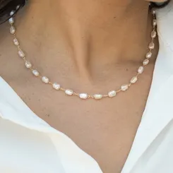 Colar de Pérola Barroca com Detalhe Oval