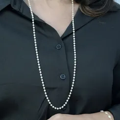 Colar Comprido de 80 cm com Corrente de Pérolas Delicadas Banhado a Ouro 18 k