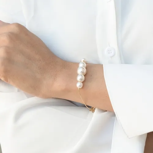 Pulseira de Pérola com Detalhe de Pérola Maior no Centro