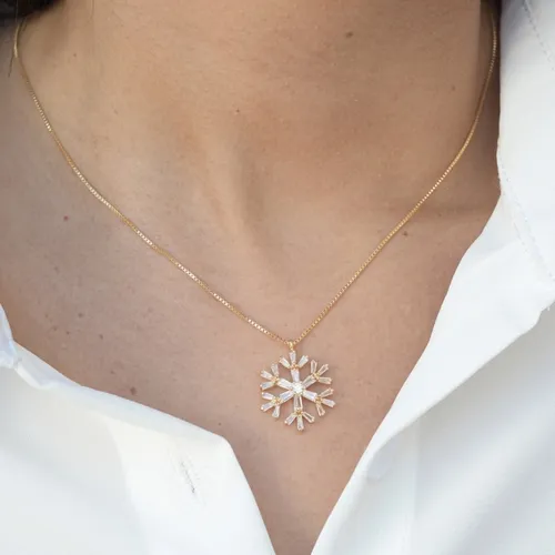 Colar Pingente Floco de Neve Cravejado com Navetes e Cristal