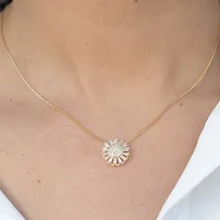 Colar Pingente Girassol Cravejado com Zircônias e Navetes de Cristal