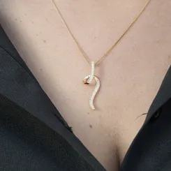 Colar com Pingente em Espiral Cravejado com Zircônias