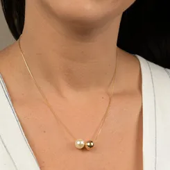 Colar com Pingente de Pérola e Bola Lisa  Banhado a Ouro 18 k