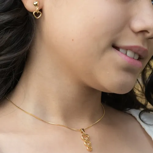 Conjunto Infantil Colar e Brinco Coração Vazado - Amor em Cada Coração - Banhado a Ouro 18k