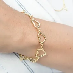 Pulseira com Pingente de Corações Vazados e Lisos Banhado a Ouro 18k