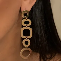 Brinco Grande com Base em Círculo Vazado e Pingentes Geométricos Intercalados Banhado a Ouro 18k