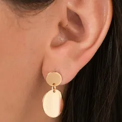 Brinco com Base Redonda e Pingente Oval em Chapa Lisa  Banhado a Ouro 18k