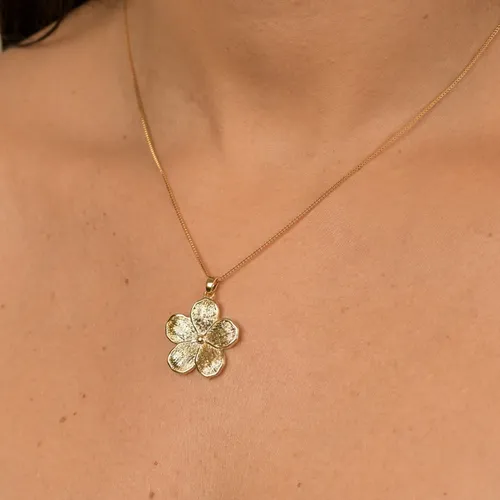 Colar com Pingente de Flor com Pétalas Arredondadas e Escovadas - Banhado a Ouro 18k