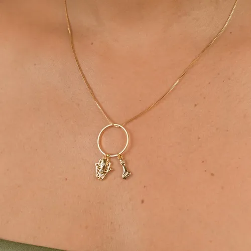 Colar Patuás com Círculo Vazado Pingentes: Mão de Fátima, Figa e Olho Grego - Banhado a Ouro 18k