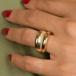 Anel Robusto Banhado a Ouro 18k com Fileiras de Zircônias Cravejadas