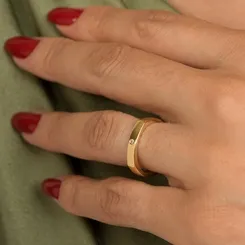 Anel Liso com Design Arredondado e Junções Quadradas Banhado a Ouro 18k