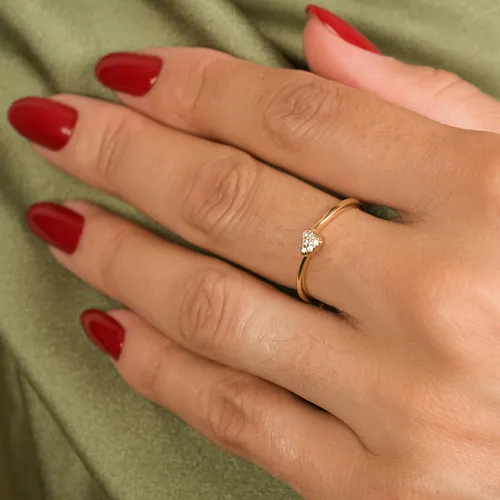 Anel com Coração Cravejado com Micro Zircônias e Aros Não Conectados Banhado a Ouro 18k