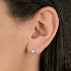 Brinco Losango com Micro Zircônias  Banhado a Ouro 18k