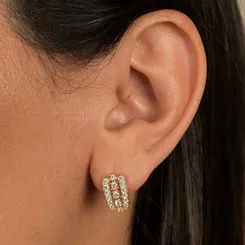 Brinco Earcuff de Três Fileiras Verticais Cravejadas com Zircônias Banhado a Ouro 18 k