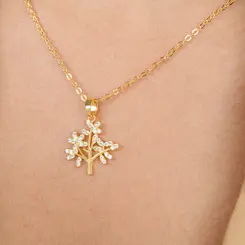 Colar com Pingente de Flor e Pontos de Zircônia Banhado a Ouro 18k