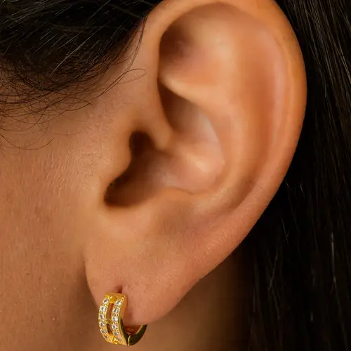 Brinco Argola Articulada com Aro Duplo Cravejado com Zircônias – Tamanho P Banhado a Ouro 18 k