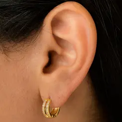 Brinco Argola Articulada com Aro Duplo Cravejado com Zircônias – Tamanho M Banhado a Ouro 18 k