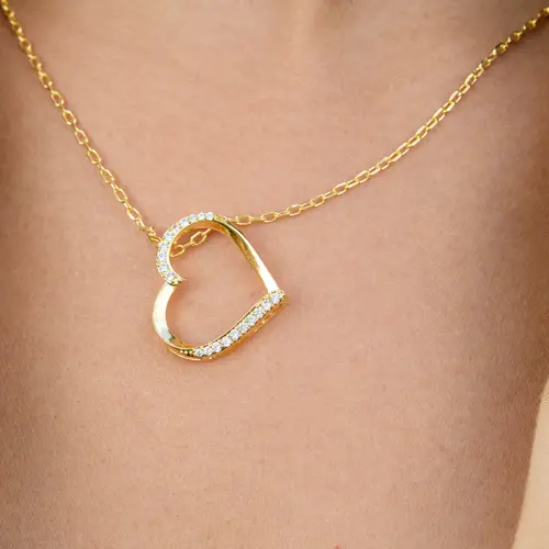 Colar Coração Vazado Cravejado com Zircônias Laterais Banhado a Ouro 18k