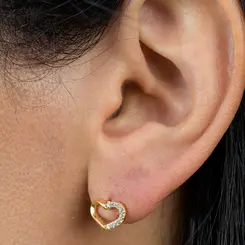 Brinco Pequeno de Coração Vazado Banhado a Ouro 18k   Banhado a Ouro 18k