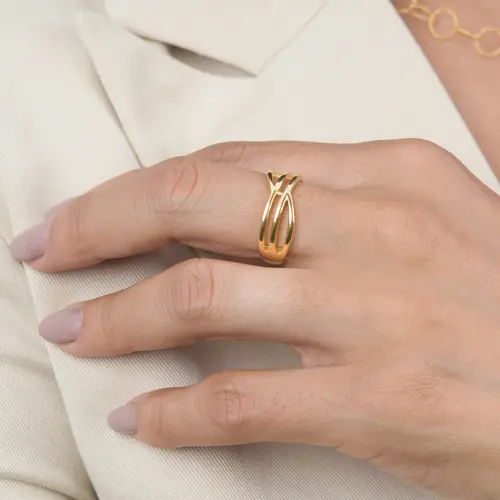 Anel Vazado com Design Orgânico Banhado a Ouro 18k