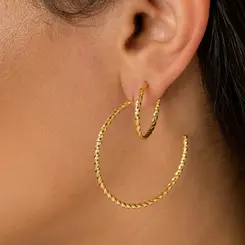 Brinco de Argola Torcida Tamanho M Banhado a Ouro 18K