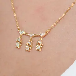 Colar Coração com Três Filhos Cravejado com Zircônias Banhado a Ouro 18 k