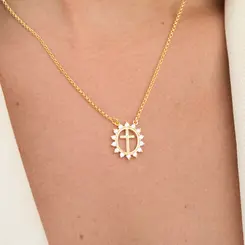 Colar Pingente Oval com Cruz Cravejada Banhado a Ouro 18K