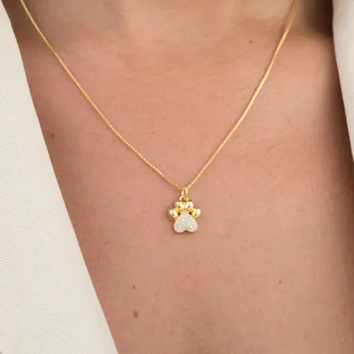 Colar com Pingente de Patinha Cravejada com Zircônias Banhado a Ouro 18K