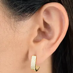 Brinco Curvado com Zircônias Frente e Verso Banhado a Ouro 18K