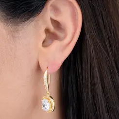 Brinco Anzol com Pingente Redondo Cravejado e Pedra em Cristal  Banhado a Ouro 18K