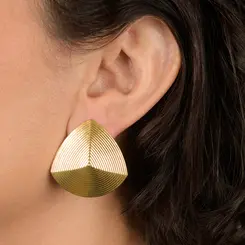 Brinco Geométrico Triangular TexturizadoBanhado a Ouro 18k