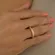 Anel Aparador Detalhes Laterais Banhado a Ouro 18 k