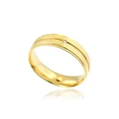 Aliança Fosqueada Banhada a Ouro 18k com Detalhes Elegantes e Zircônia Central