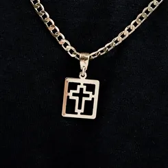 Pingente Plaquinha e Cruz Vazadas