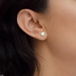 Brinco de Coração Delicado em Forma de Pérola 8 MM Banhado a Ouro 18 k