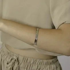 Pulseira Bracelete Detalhes Amassado
